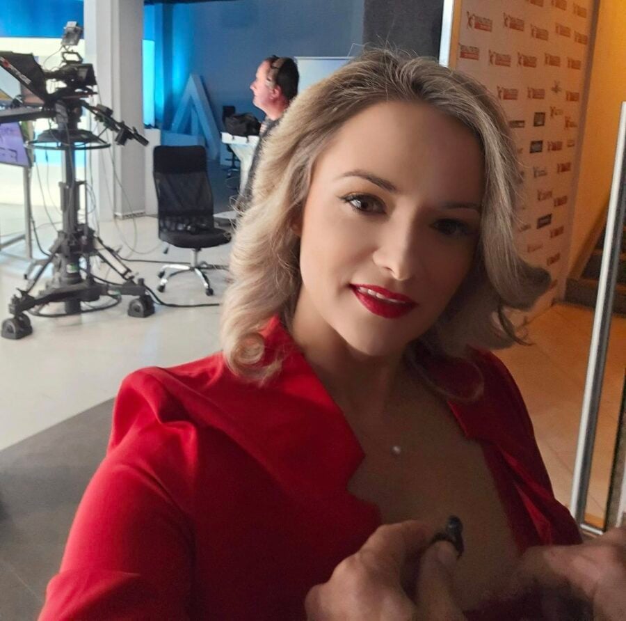 Amalia Bellantoni împreună cu soțul său, reținuți sub acuzația de atac asupra unui cuplu în vârstă și confiscarea dispozitivelor lor mobile / Poliția este în căutarea unui al doilea suspect