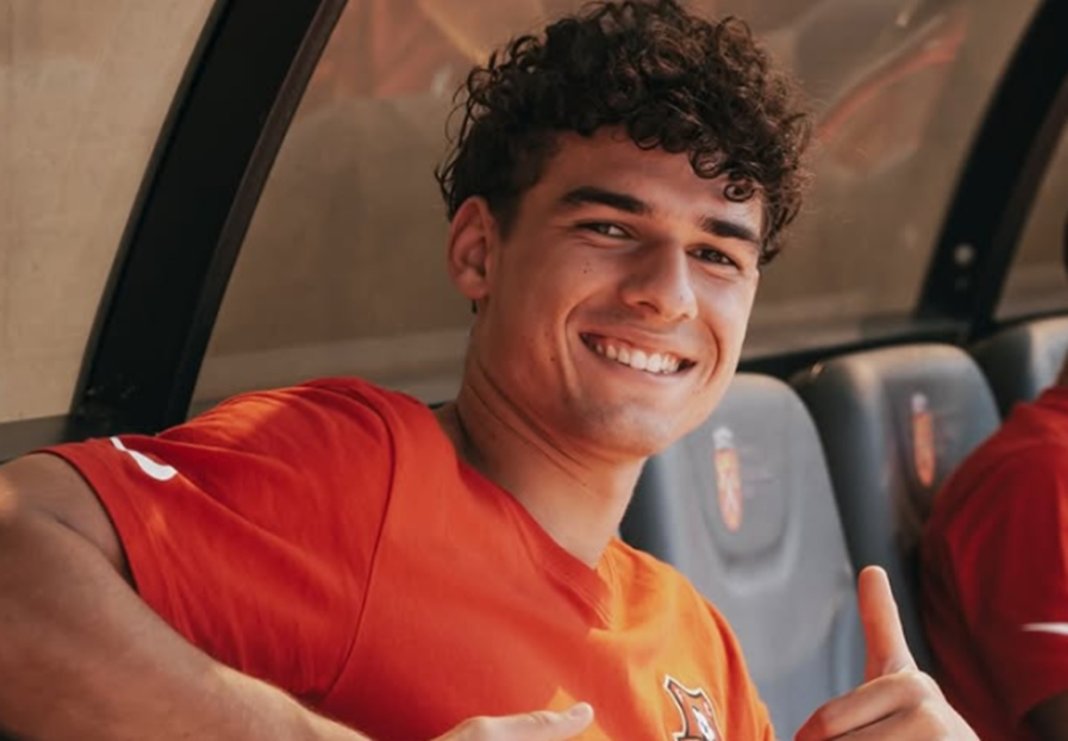 FCSB și-a descoperit fundașul stânga