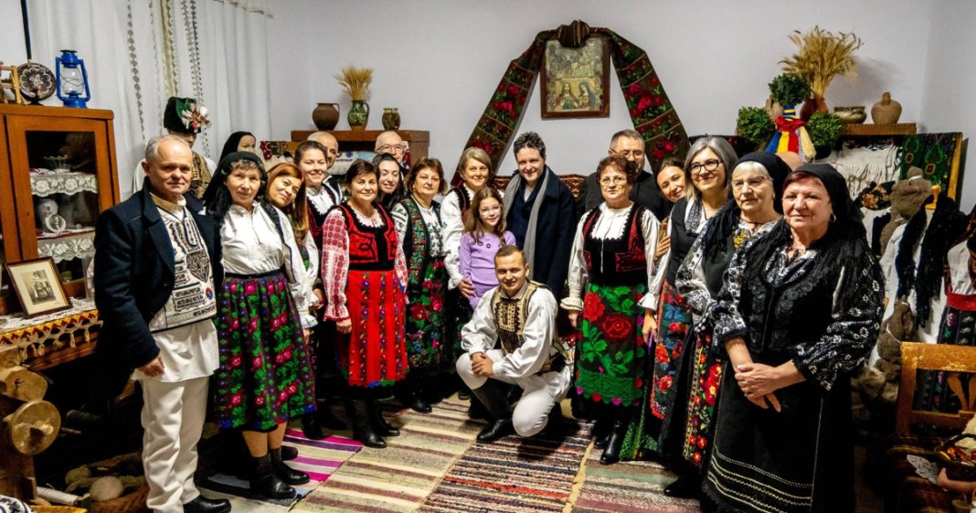 Nicușor Dan a celebrat Crăciunul în localitatea bunicilor săi. Răspunsul locuitorilor la venirea președintelui.