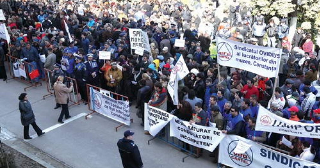 Sindicatele critică hotărârea Executivului de a opri remunerarea primei zile de concediu medical: O limitare a dreptului la asistență socială