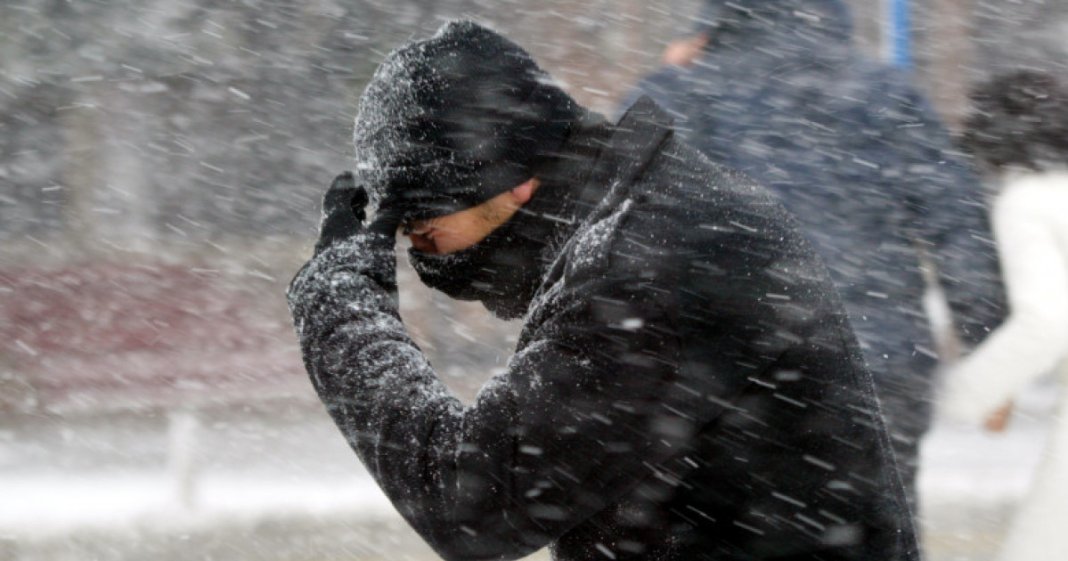 Vreme severă în România: Alertă galbenă în 23 de județe și Alertă portocalie de viscol montan, cu vânturi de până la 140 km/h