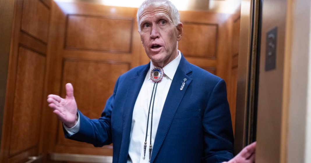 „Sunt obosit de stupiditate”. Senatorul republican condamnă afirmațiile lui Stephen Miller referitoare la Groenlanda.