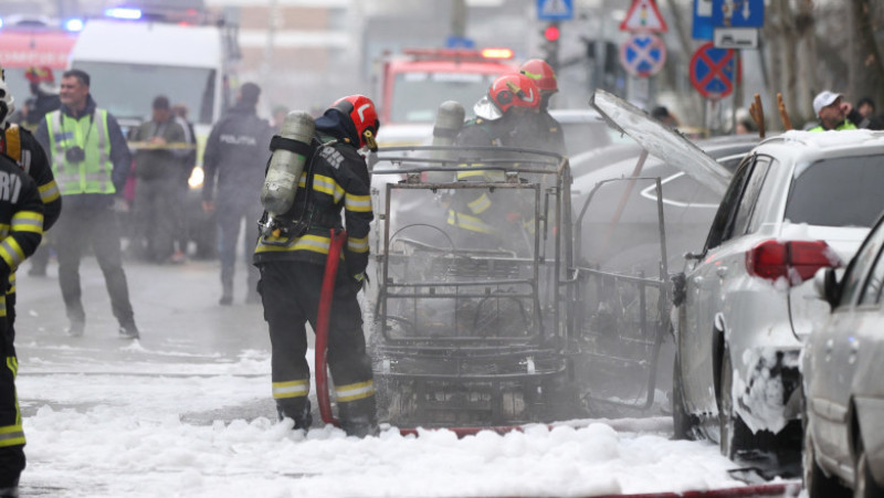 Incendiu devastator în Sectorul 6 al Capitalei: vehicule în flăcări. Un mort și o persoană rănită. Acțiune de urgență în desfășurare.