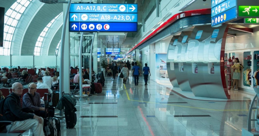Aeroportul din Dubai a fost atacat de o dronă iraniană. Zborurile sunt oprite.