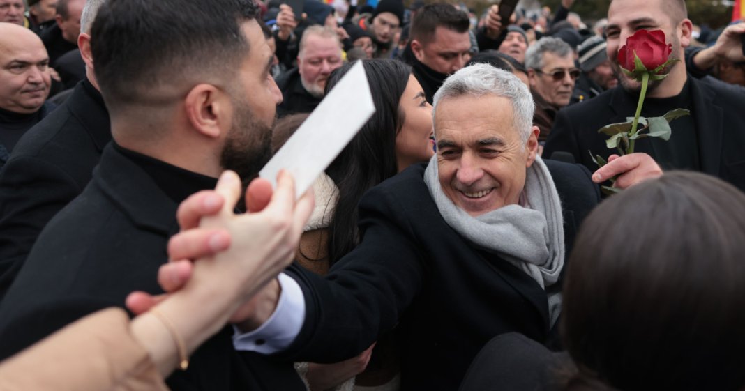 „Dumnezeu ne ajută pe toți”. Călin Georgescu nu a încasat salariu de la Universitatea din Pitești din...