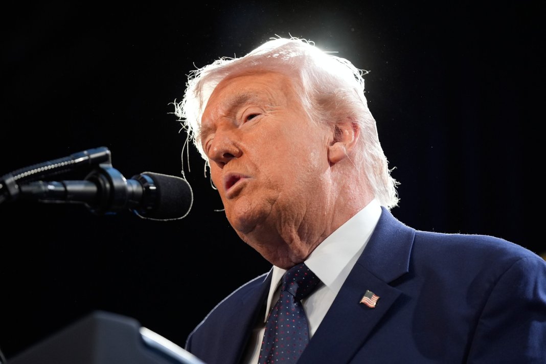 Trump susține că plănuiește să „prindă petrolul” din Iran și că ar putea lua cu ușurință controlul asupra Insulei Kharg.