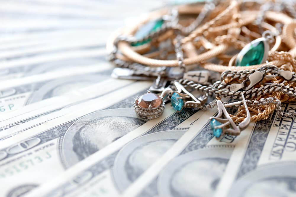 Pot răscumpăra parțial o bijuterie amanetată, de exemplu doar o parte din set?