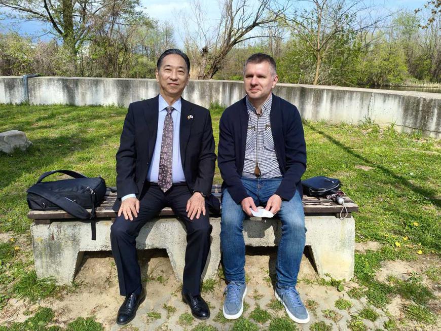 Ambasadorul Japoniei, Takashi Katae, îndeamnă turiștii să exploreze România: Mititeii și ciorba de văcuță, o adevărată delicatețe.