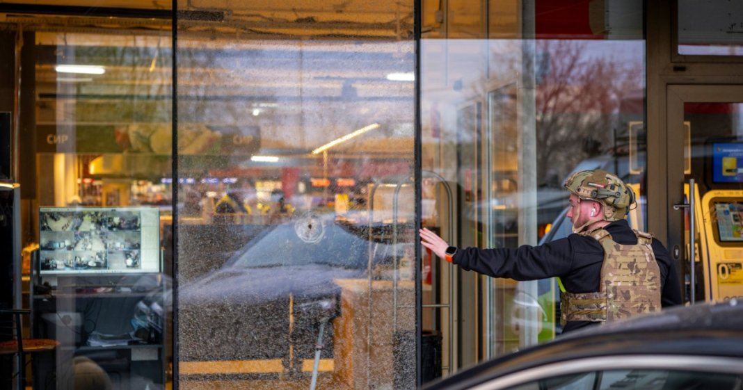 Atac armat în supermarketul din Kiev: minimum 5 morți și 10 răniți. Asupritorul, neutralizat de către forțele...