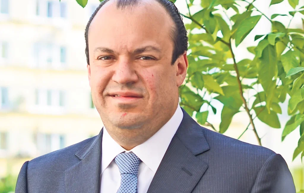 Fostul ofițer SRI Daniel Dragomir, care a fugit în Italia, suferă o înfrângere în instanță în legătură cu cererea de revizuire a condamnării. Fostul ofițer SRI Daniel Dragomir, care a fugit în Italia, suferă o înfrângere în instanță în legătură cu cererea de revizuire a condamnării.