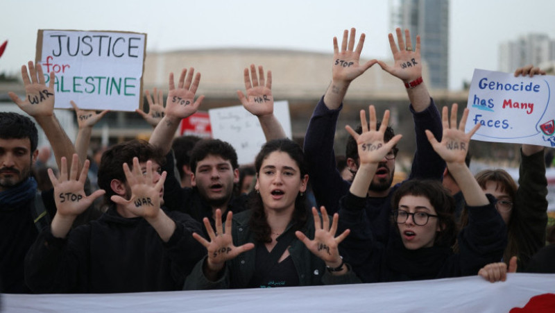 Proteste în Tel Aviv împotriva conflictului cu Iranul: „Nu atacați, discutați!”. Coliziuni violente cu...