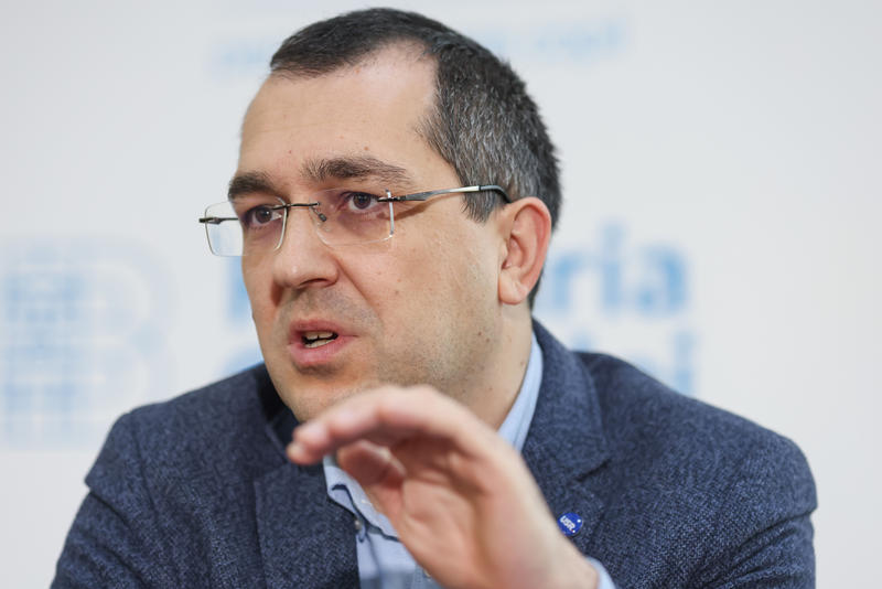 Vlad Voiculescu își exprima opinia după ce România a pierdut procesul împotriva Pfizer legat de vaccinuri, ceea ce implică o compensație de 600 de milioane de euro și aducând acuzații la adresa a două persoane.