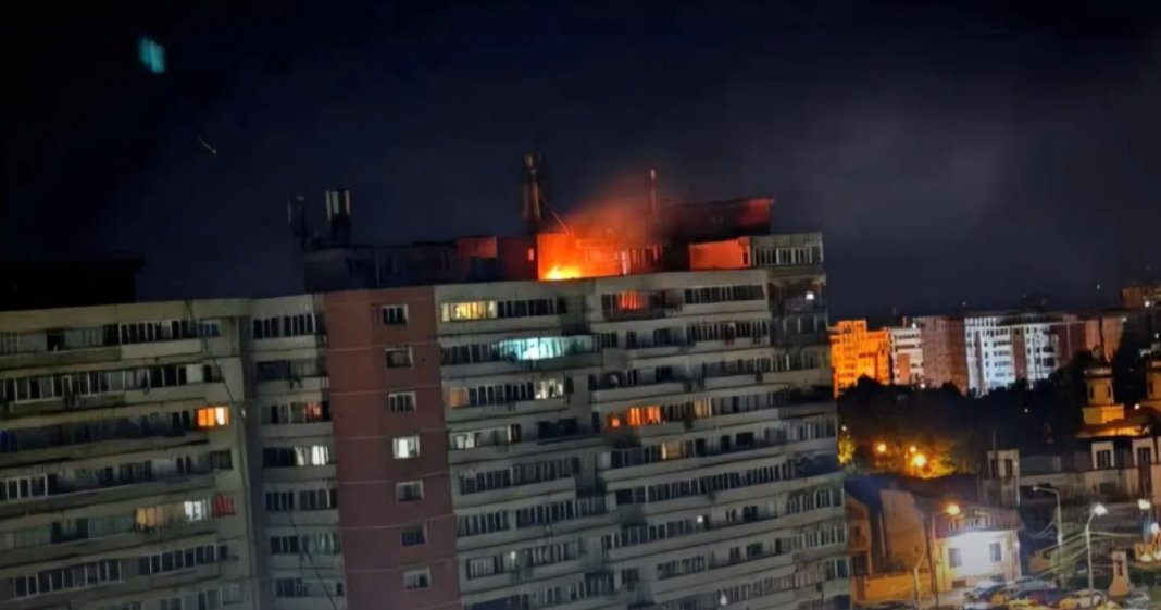 Alertă serioasă: Dronă căzută peste un imobil din Galați. Două persoane rănite, zeci impacted...