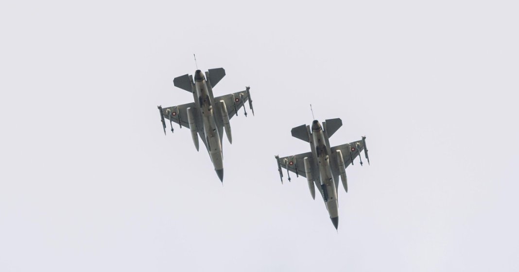 Dronă rusească pătrunde în spațiul aerian românesc. MApN dispune avioane F-16.
