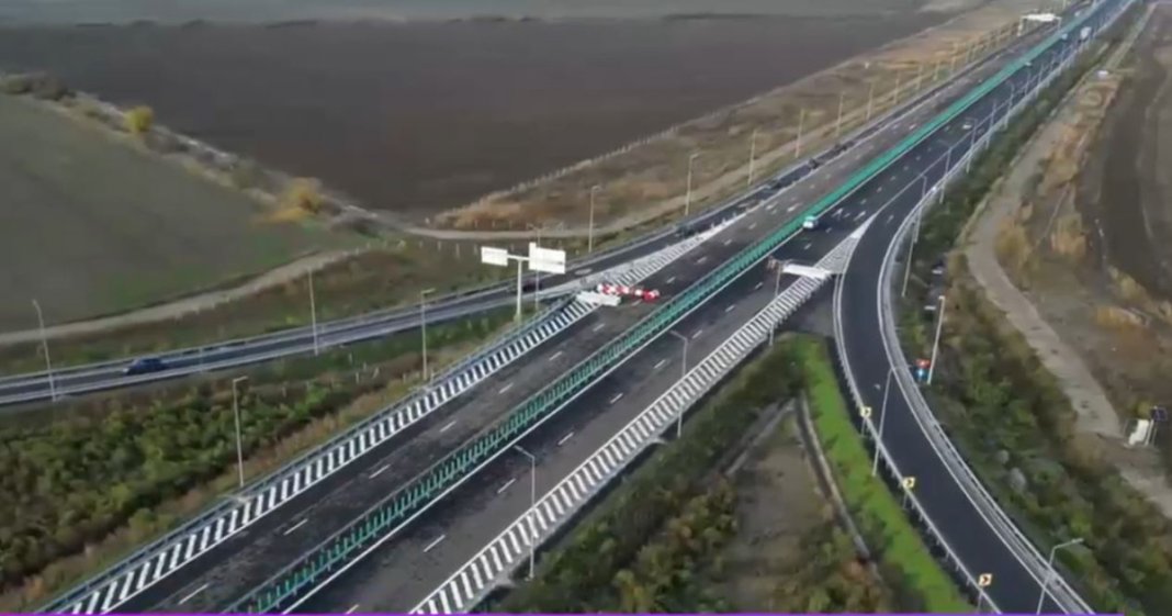 „Furnizare pe Autostrada Moldovei A7: Secretarul de stat din MT declară că în fiecare zi se livrează mai mult de 10.000 de tone...”
