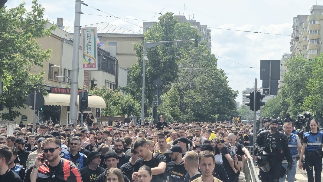REPORTAJ. Susținătorii lui Max Korzh: cei care au umplut Arena Națională și au strigat „București, Ucraina!”