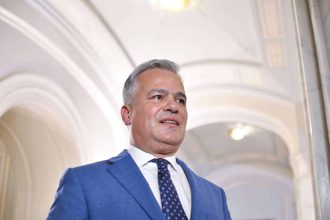 Adrian Veștea încheie lista miniștrilor și planul de guvernare / Posibili membri ai Cabinetului Veștea / UDMR a decis să nu ia parte la vot / Informații: Cătălin Predoiu a renunțat la conducerea PNL