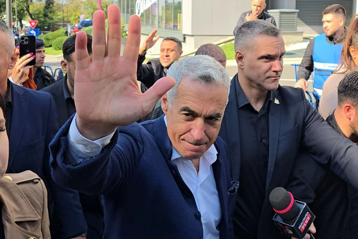 Călin Georgescu, acuzat de „antiromânism” în legătură cu situația lui Bolojan. Legături suspecte între avorturi și anularea alegerilor.