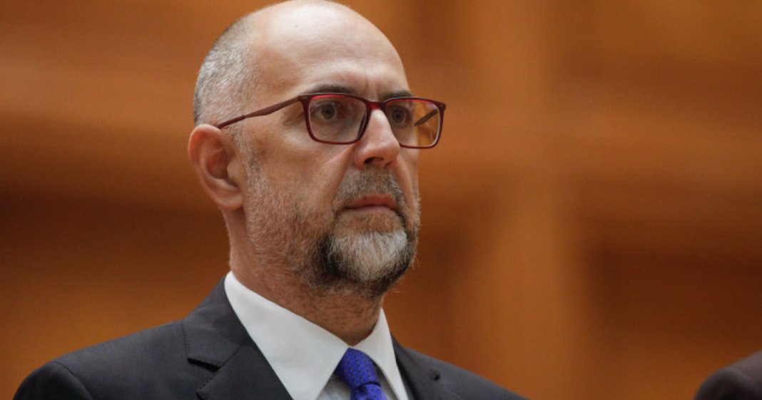 Propunerea lui Kelemen Hunor pentru un guvern cu majoritate: O chemare către politicieni de a „reduce temperatura”...