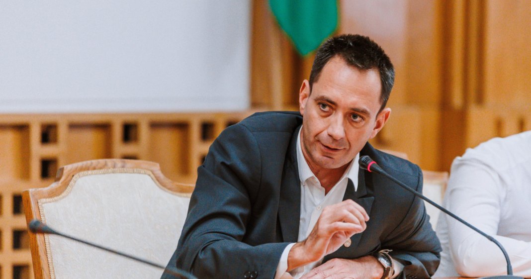 UDMR a hotărât, după trei ore, să nu se asocieze cu guvernul Veștea. Cum își vor exprima votul parlamentarii maghiari?