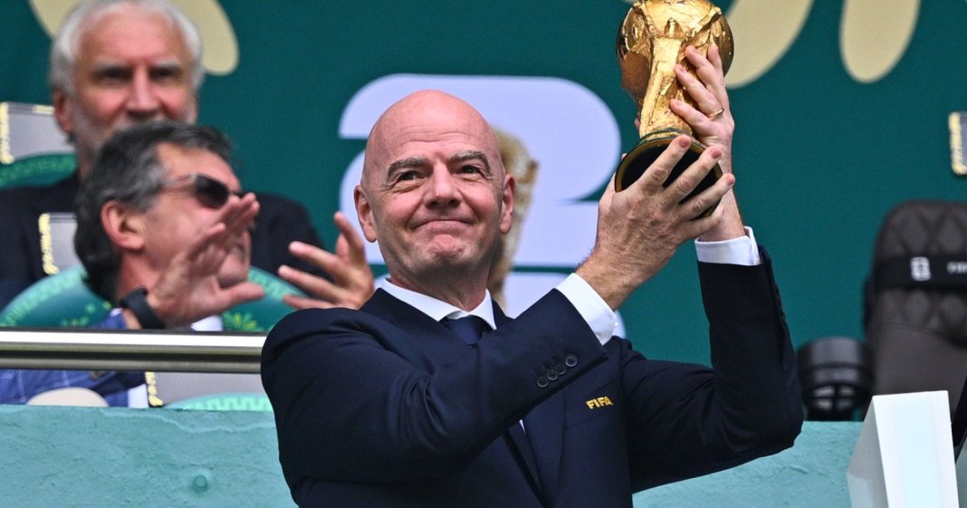 Cum operează cu adevărat planul disputat al lui Infantino și FIFA de „comercializare a Cupei Mondiale”. Functia...