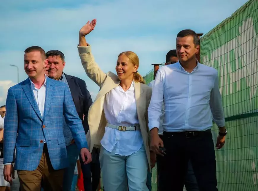 George Simion, sancționat cu daune morale pentru un videoclip de campanie: „Alegeti pe cine preferați, dar nu PSD-ul!” George Simion, sancționat cu daune morale pentru un videoclip de campanie: „Alegeti pe cine preferați, dar nu PSD-ul!”