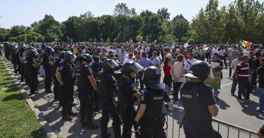 Protestul miilor de fermieri de ovine în Capitală, jandarmii au intervenit cu spray-uri lacrimogene după incidentul de la ANSVSA.