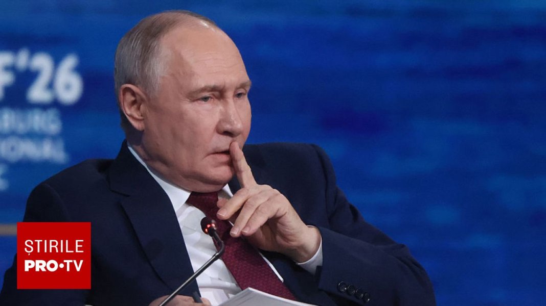 Reacțiile cetățenilor ruși după ce Consulatul României din Sankt Petersburg a fost închis. Steagurile României și Uniunii Europene, scoase de pe fațada imobilului.