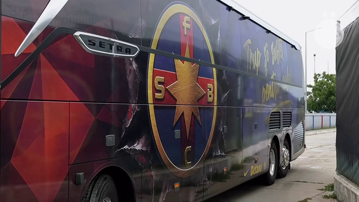 Șoc și surpriză! » Astăzi, în Ghencea, a avut loc inaugurarea noului autocar al lui FCSB, după aplicarea colantului.