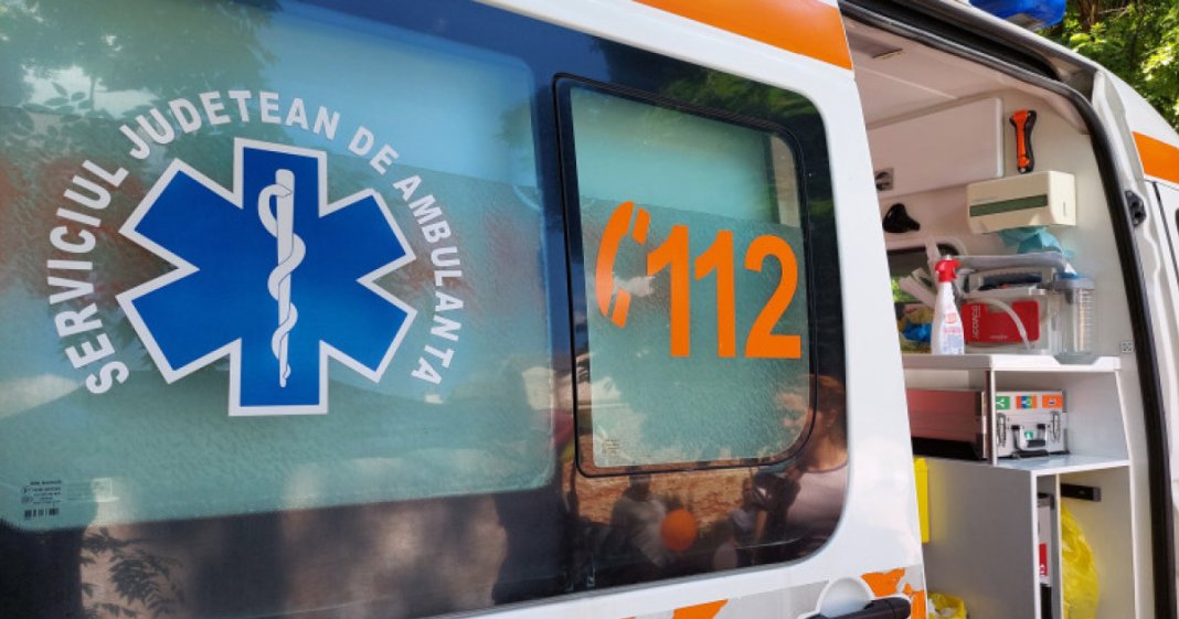 Ambulanță agresată cu topoare într-o localitate din Cluj, după ce un video pe TikTok a afirmat că „sustrage...