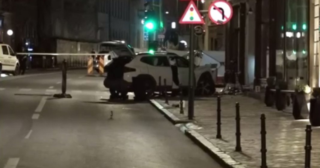 Doi pietoni și-au pierdut viața după ce un automobil a pătruns pe trotuar pe strada Mureșenilor din...