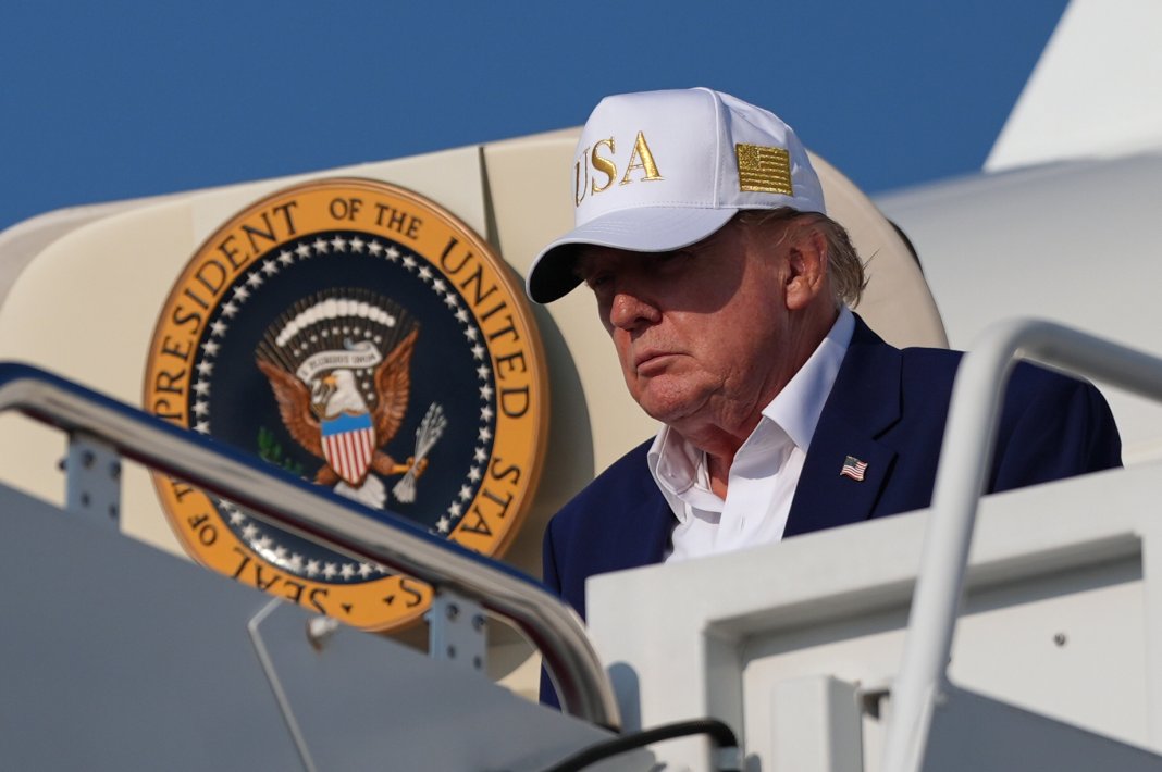 Trump s-a ascuns într-un cărucior de servire pentru a se îmbarca într-un zbor secret de la summitul din Turcia, un plan orchestrat de Secret Service.