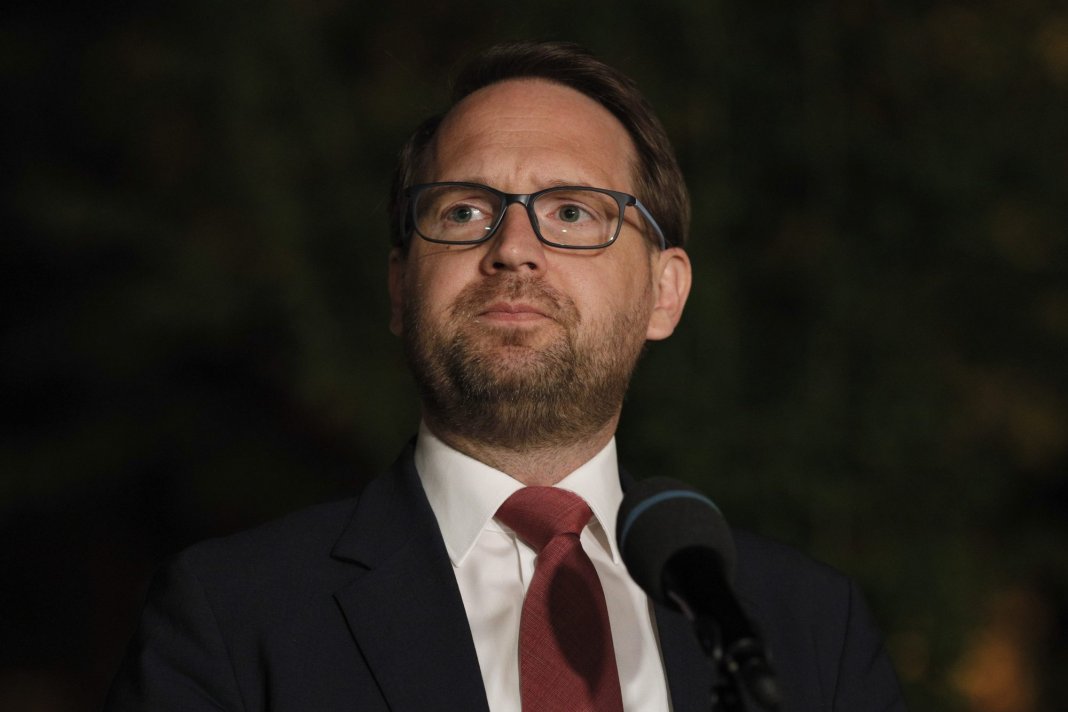USR acuză CCR de „violare a Constituției”. Fritz: „Putem fi liniștiți: CCR-PSD a argumentat că penalizarea nu se aplică persoanei mele, ci mandatului meu”